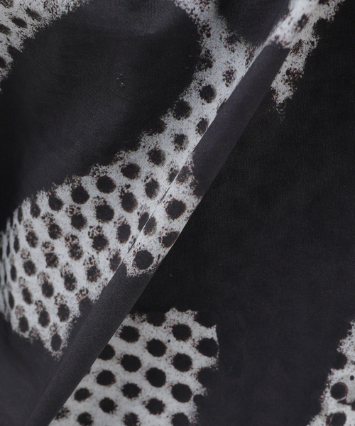 SHELTECH(シェルテック)の「SHELTECH × R.KAMIYAMA BLACK PRINT SHORTS(その他パンツ・メンズ・ブラック・MEDIUM/X-LARGE/LARGE)」の17枚目の写真