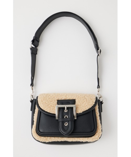 MOUSSY(マウジー)の「BOA SADDLE バッグ(ショルダーバッグ・レディース・ブラック/カーキ・FREE)」の1枚目の写真