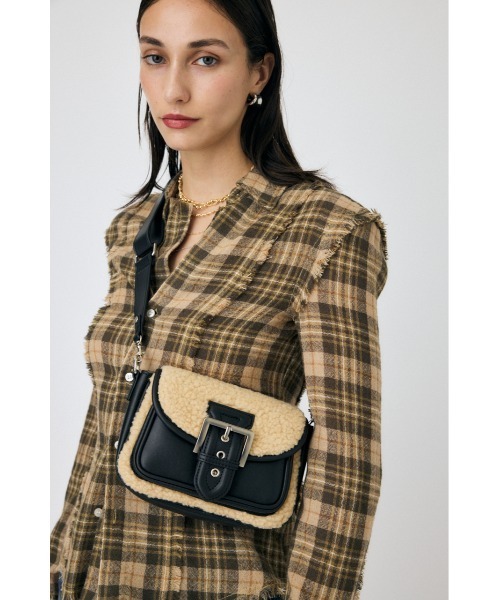 MOUSSY(マウジー)の「BOA SADDLE バッグ(ショルダーバッグ・レディース・ブラック/カーキ・FREE)」の11枚目の写真
