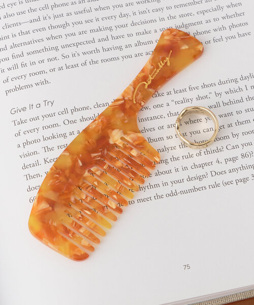 Actually（アクチュアリー）の「アセチコーム　持ち手付（ヘアブラシ・レディース・ブラウン/イエロー/グリーン・0）」の3枚目の写真