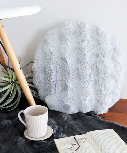 LAKOLE(ラコレ)の「ファークッション / 151424(クッション/クッションカバー・レディース・ホワイト/ブラック/グレー・FREE)」の3枚目の写真