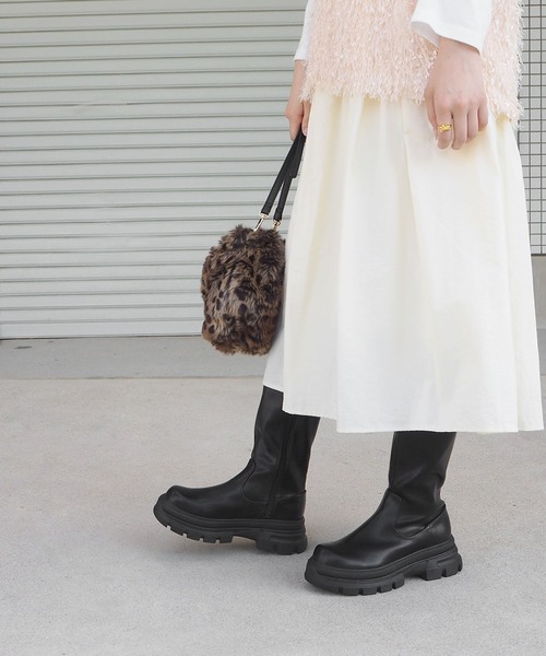 minia（ミニア）の「スニーカーソールロングブーツ ＜ インヒールストレッチ・ニットコンビ ＞（ブーツ・レディース・ブラック系1/ブラック系2・S/M/L）」の15枚目の写真