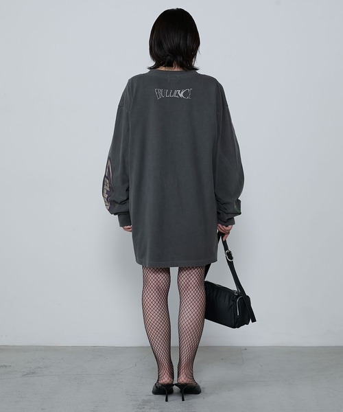 le ELMi（ルエルミ）の「【Uniquely bold design】graphic long sleeve tee /  ピグメント加工 ヴィンテージライク グラフィックロンT（Tシャツ/カットソー・レディース・ブラック/オフホワイト・L/M）」の21枚目の写真