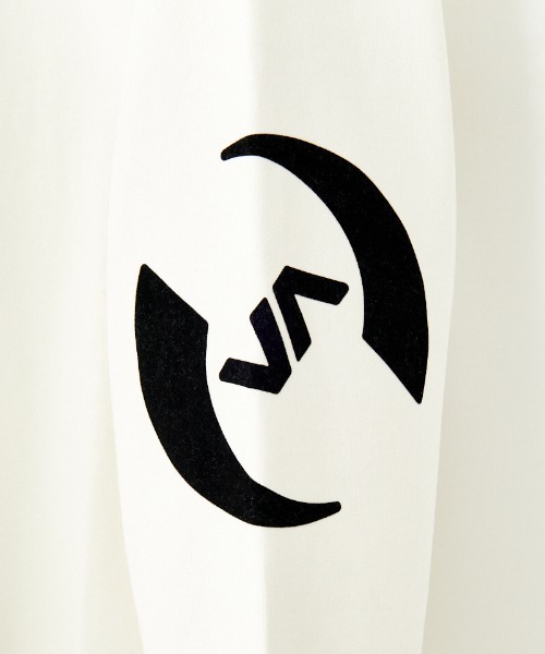 RVCA（ルーカ）の「[RVCA/ルーカ] STACKHOUSE CR バックプリント スウェットトレーナー（スウェット・レディース・ブラック/オフホワイト/ロイヤルブルー・M/L）」の5枚目の写真