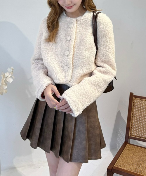 clear（クリア）の「ボアジャケット [もこもこ スタイルアップ]≪2024AW新作≫（その他アウター・レディース・アイボリー/ブラウン・F）」の2枚目の写真