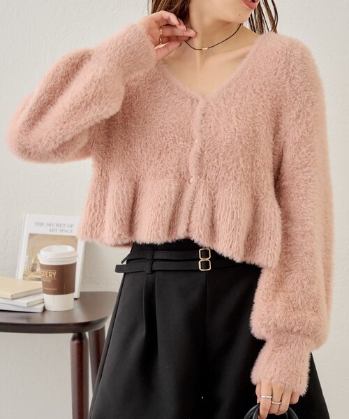 Chico（チコ）の「【2WAY】シャギーペプラムVニット（ニット/セーター・レディース・ピンク/グレイッシュベージュ/ブラック/アイボリー・FREE）」の4枚目の写真