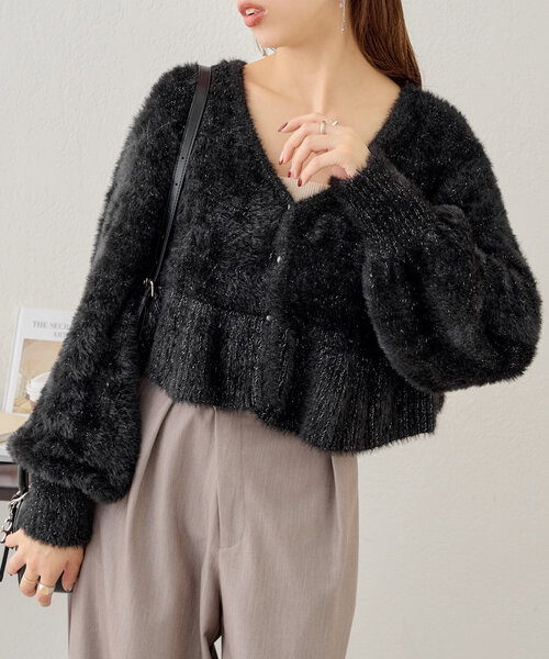 Chico（チコ）の「【2WAY】シャギーペプラムVニット（ニット/セーター・レディース・ピンク/グレイッシュベージュ/ブラック/アイボリー・FREE）」の3枚目の写真