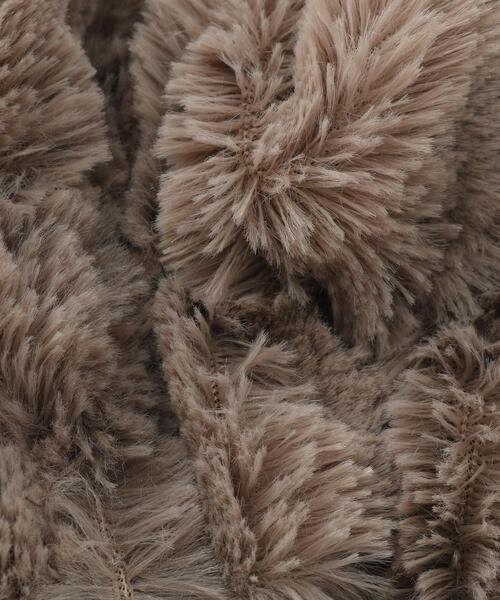 SHOO・LA・RUE（シューラルー）の「◆ウェーブフェイクファーマフラー（ストール/ショール・レディース・ダークグレー/ピンク/ナチュラル/ブルー/アイボリー・00）」の9枚目の写真