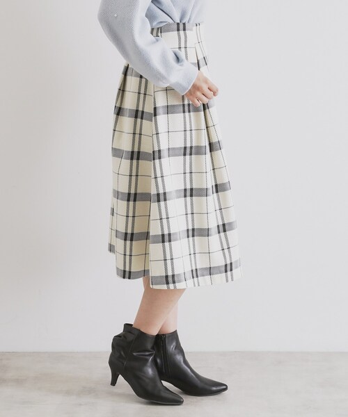 index（インデックス）の「◆タックフレアチェックスカート【洗濯機洗い可】（スカート・レディース・アイボリー系1/チャコールグレー・42/40/38/36）」の5枚目の写真