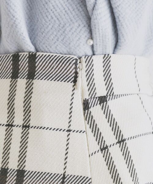 index（インデックス）の「◆タックフレアチェックスカート【洗濯機洗い可】（スカート・レディース・アイボリー系1/チャコールグレー・42/40/38/36）」の9枚目の写真