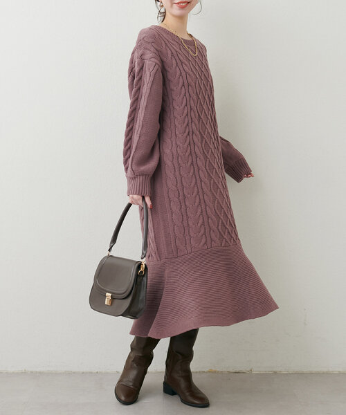 natural couture（ナチュラルクチュール）の「【WEB限定】裾フレアケーブルニットワンピース（ワンピース・レディース・モカ/ピンク系その他/オフホワイト/チャコールグレー・FREE）」の4枚目の写真
