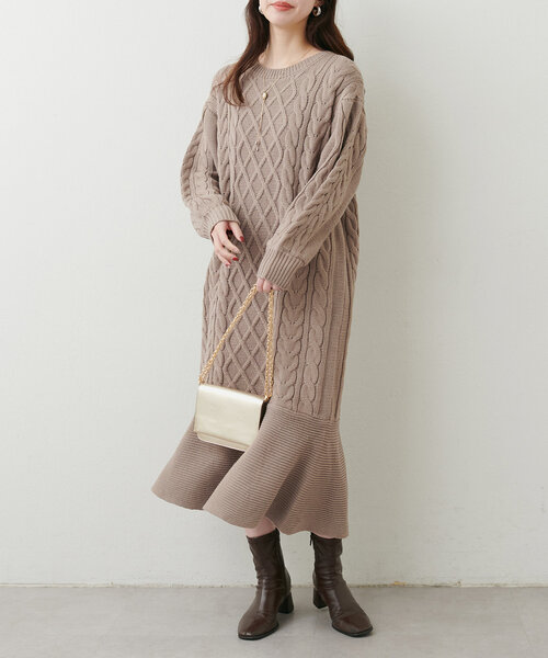 natural couture（ナチュラルクチュール）の「【WEB限定】裾フレアケーブルニットワンピース（ワンピース・レディース・モカ/ピンク系その他/オフホワイト/チャコールグレー・FREE）」の8枚目の写真