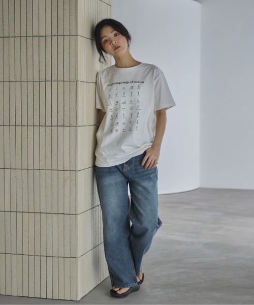 feepur(フェピュール)の「モノクロイラストTee(Tシャツ/カットソー・レディース・チャコールグレー/オフホワイト・MEDIUM)」の4枚目の写真