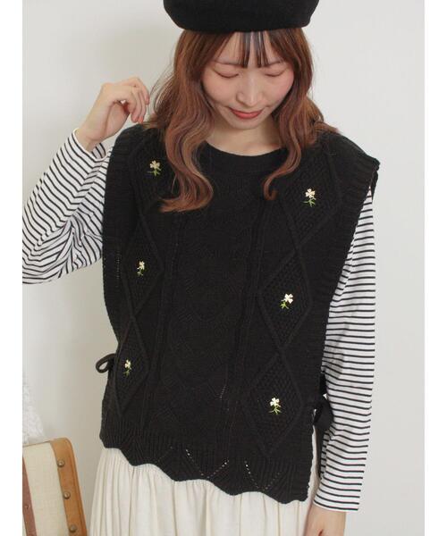 Samansa Mos2(サマンサ モスモス)の「花刺繍脇リボンベスト(ベスト・レディース・ベージュ/キナリ/ブラック/グリーン・F)」の3枚目の写真