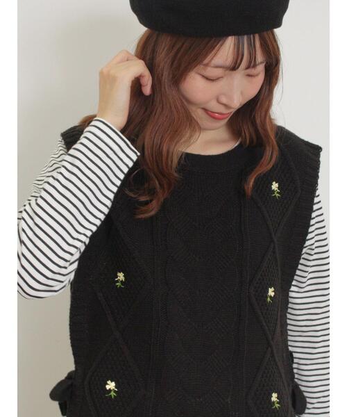 Samansa Mos2(サマンサ モスモス)の「花刺繍脇リボンベスト(ベスト・レディース・ベージュ/キナリ/ブラック/グリーン・F)」の5枚目の写真