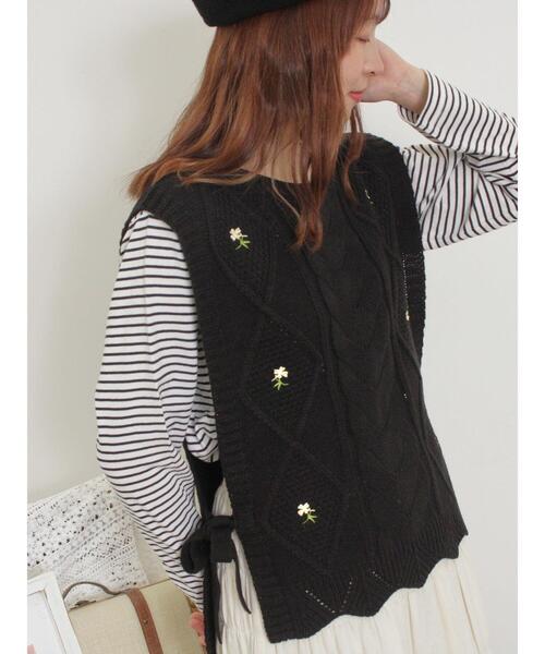 Samansa Mos2(サマンサ モスモス)の「花刺繍脇リボンベスト(ベスト・レディース・ベージュ/キナリ/ブラック/グリーン・F)」の6枚目の写真