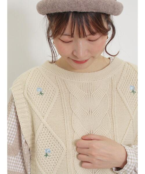 Samansa Mos2(サマンサ モスモス)の「花刺繍脇リボンベスト(ベスト・レディース・ベージュ/キナリ/ブラック/グリーン・F)」の18枚目の写真