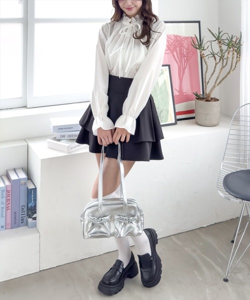 CLEAR BASIC（クリアベーシック）の「キャンディースリーブフリルブラウス[オフィスカジュアル リボン]≪CLEAR BASIC≫（シャツ/ブラウス・レディース・オフホワイト/サックスブルー/ブラック・F/FREE）」の22枚目の写真