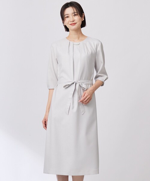J.PRESS(ジェイプレス)の「【洗える・UV加工・吸水速乾】OXIJEWELストレッチ ワンピース(ワンピース・レディース・ネイビー系/ライトグレー系/シルバー系/ベージュ系・T13/T15)」の4枚目の写真