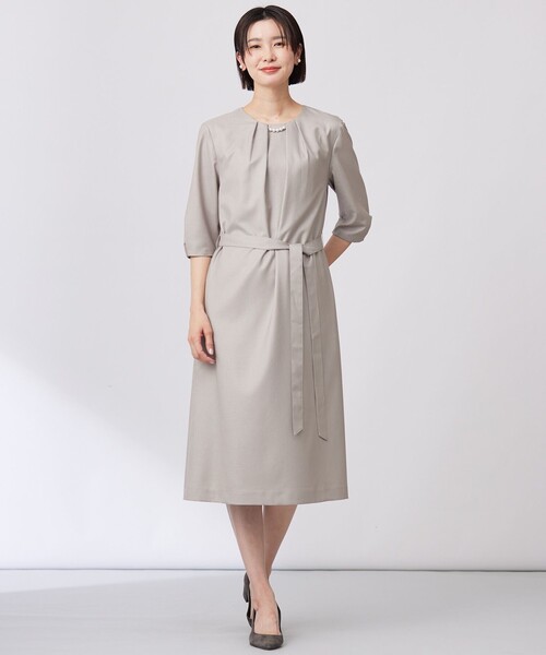 J.PRESS(ジェイプレス)の「【洗える・UV加工・吸水速乾】OXIJEWELストレッチ ワンピース(ワンピース・レディース・ネイビー系/ライトグレー系/シルバー系/ベージュ系・T13/T15)」の8枚目の写真