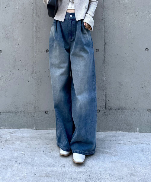 mline（エムライン）の「[mline]タックワイドデニム（デニムパンツ・レディース・ネイビー/ブルー・1/2）」の4枚目の写真