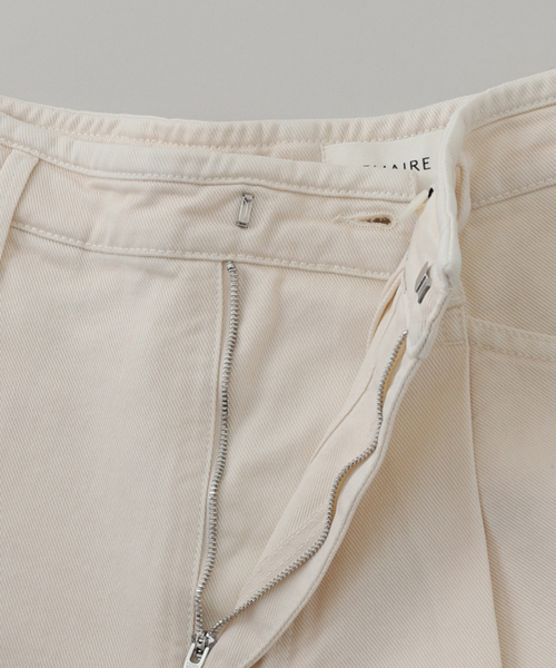 LEMAIRE(ルメール)の「LEMAIRE (ルメール) PLEATED WORKWEAR PANTS PA1201LD1034(スラックス・メンズ・アイボリー・50/48/46)」の3枚目の写真