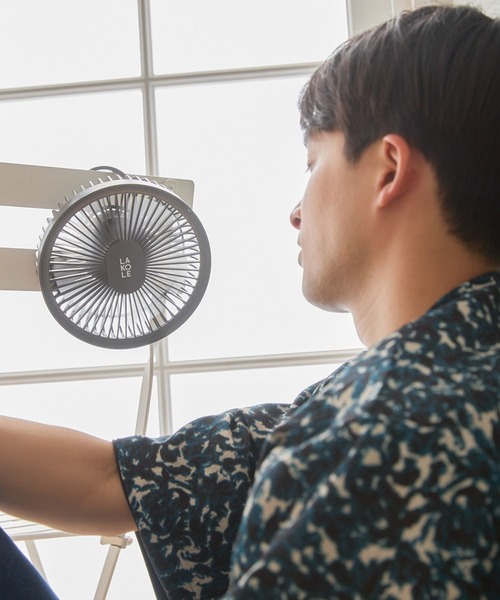 LAKOLE（ラコレ）の「【LEDライト付き／車内／脱衣所／キッチン】2WAYビックファン5S / 284563（生活家電・レディース・アイボリー/チャコールグレー・FREE）」の3枚目の写真