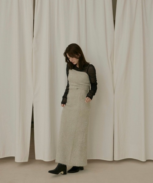 NOTREemor(ノートルエモア)の「glitter knit bustier x knit skirt(ワンピース・レディース・ライトベージュ/スモークグレー・FREE)」の3枚目の写真