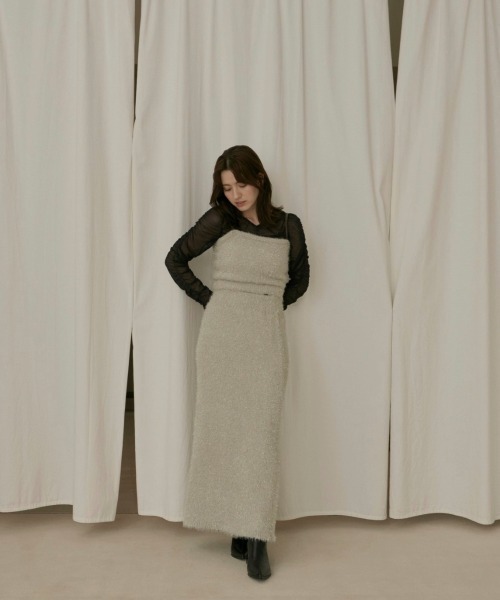 NOTREemor(ノートルエモア)の「glitter knit bustier x knit skirt(ワンピース・レディース・ライトベージュ/スモークグレー・FREE)」の4枚目の写真