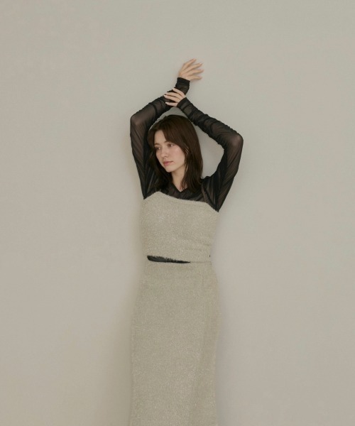 NOTREemor(ノートルエモア)の「glitter knit bustier x knit skirt(ワンピース・レディース・ライトベージュ/スモークグレー・FREE)」の6枚目の写真