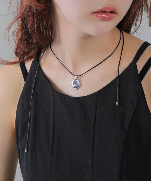 voov（ブーブ）の「ニュアンスモチーフ チョーカー スライドロープ ネックレス（ネックレス・レディース・ゴールド/シルバー・フリー）」の2枚目の写真