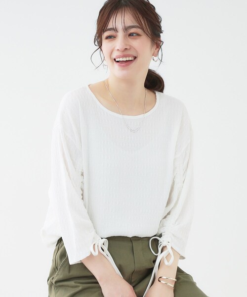 SHOO・LA・RUE(シューラルー)の「【洗える/S-LL】お袖シャーリングトップス(シャツ/ブラウス・レディース・ブラック/アイボリー/イエロー系その他・01/02/03/04)」の1枚目の写真