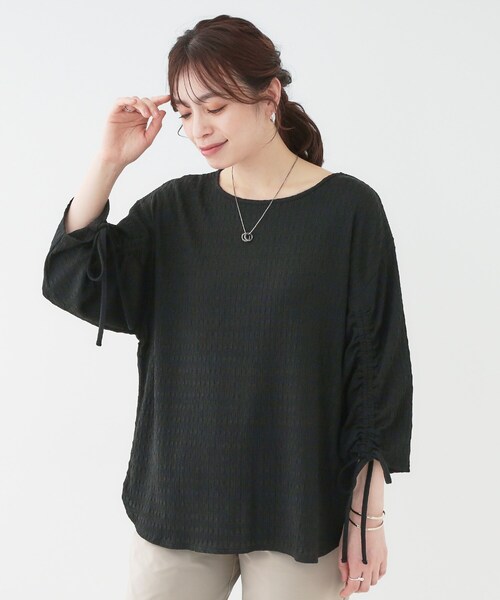 SHOO・LA・RUE(シューラルー)の「【洗える/S-LL】お袖シャーリングトップス(シャツ/ブラウス・レディース・ブラック/アイボリー/イエロー系その他・01/02/03/04)」の4枚目の写真