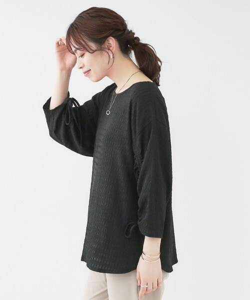 SHOO・LA・RUE(シューラルー)の「【洗える/S-LL】お袖シャーリングトップス(シャツ/ブラウス・レディース・ブラック/アイボリー/イエロー系その他・01/02/03/04)」の5枚目の写真