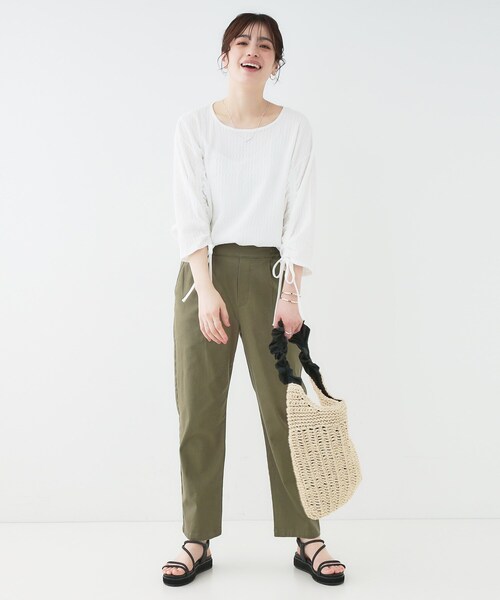 SHOO・LA・RUE(シューラルー)の「【洗える/S-LL】お袖シャーリングトップス(シャツ/ブラウス・レディース・ブラック/アイボリー/イエロー系その他・01/02/03/04)」の14枚目の写真