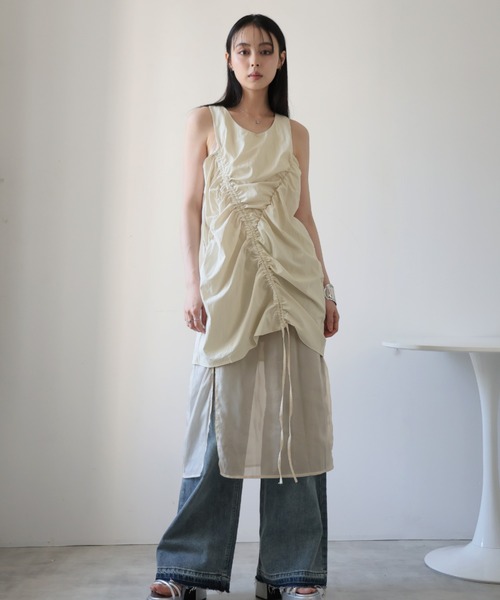 Ulysses（ユリシス）の「3way シャーリングデザインレイヤードワンピース（ワンピース・レディース・ライトグレー/ベージュ・F）」の2枚目の写真