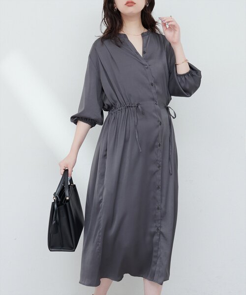 natural couture(ナチュラルクチュール)の「たっぷりギャザーサテンワンピース(ワンピース・レディース・ネイビー/ピンクベージュ/ブルー/チャコールグレー・FREE)」の6枚目の写真