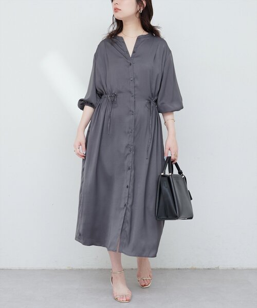 natural couture(ナチュラルクチュール)の「たっぷりギャザーサテンワンピース(ワンピース・レディース・ネイビー/ピンクベージュ/ブルー/チャコールグレー・FREE)」の7枚目の写真