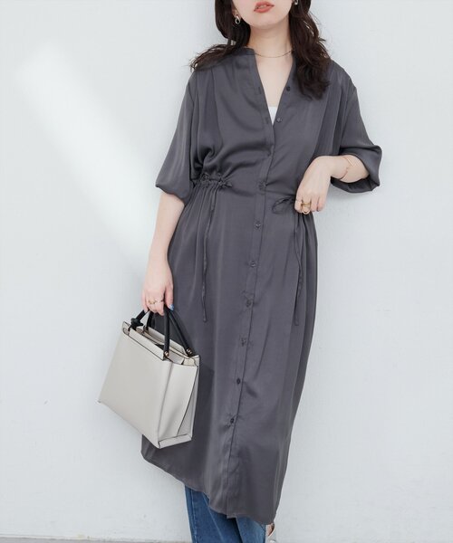 natural couture(ナチュラルクチュール)の「たっぷりギャザーサテンワンピース(ワンピース・レディース・ネイビー/ピンクベージュ/ブルー/チャコールグレー・FREE)」の8枚目の写真