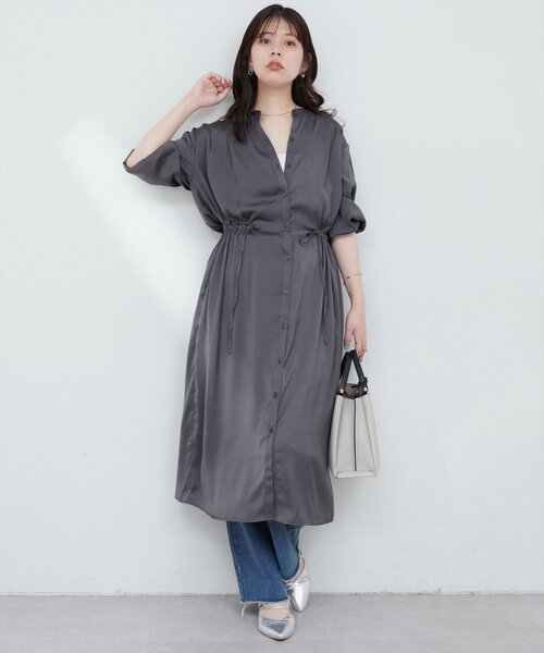 natural couture(ナチュラルクチュール)の「たっぷりギャザーサテンワンピース(ワンピース・レディース・ネイビー/ピンクベージュ/ブルー/チャコールグレー・FREE)」の11枚目の写真