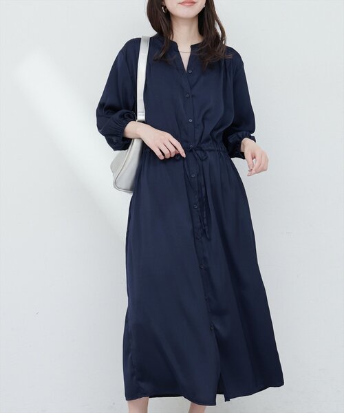 natural couture(ナチュラルクチュール)の「たっぷりギャザーサテンワンピース(ワンピース・レディース・ネイビー/ピンクベージュ/ブルー/チャコールグレー・FREE)」の14枚目の写真