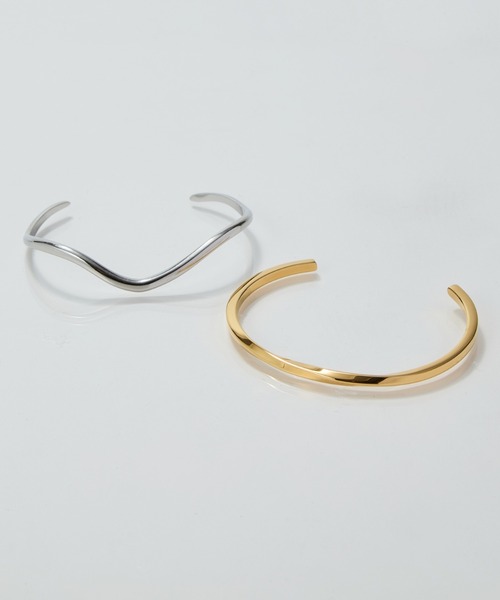 Phoebe（フィービィー）の「【金属アレルギー対応】ウェーブラインメタルバングル/ブレスレット/サージカルステンレス（バングル/リストバンド・レディース・シルバー・FREE）」の5枚目の写真