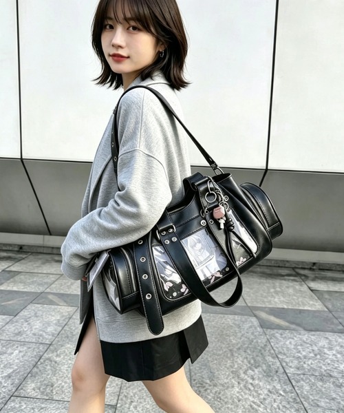 gossip！ロサンゼルス（ゴシップロサンゼルス）の「調整紐付きクリア窓多ポケットショルダー痛バッグ（ショルダーバッグ・レディース・ブラック・FREE）」の9枚目の写真