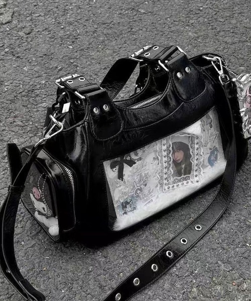 gossip！ロサンゼルス（ゴシップロサンゼルス）の「調整紐付きクリア窓多ポケットショルダー痛バッグ（ショルダーバッグ・レディース・ブラック・FREE）」の6枚目の写真