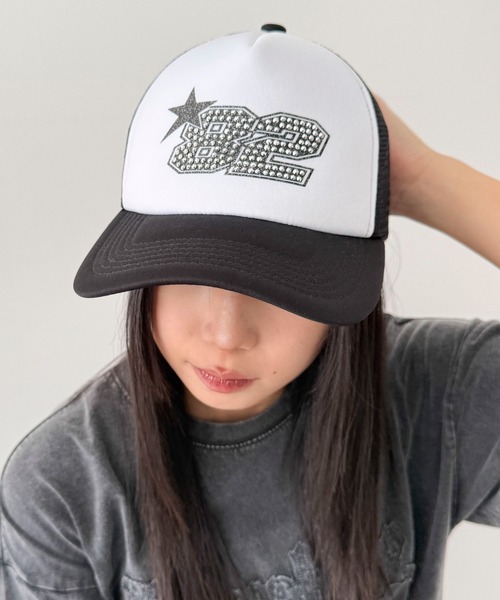 WEGO（ウィゴー）の「WEGO/ナンバリングラインストーンメッシュキャップ（キャップ・レディース・ブラック/ライトピンク・FREE）」の2枚目の写真