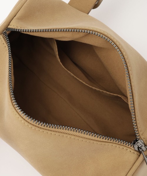 FOREVER 21（フォーエバー トゥエンティーワン）の「【2025SS】フェイクスエードベルトバッグ（ボストンバッグ・レディース・モカ・FREE）」の3枚目の写真