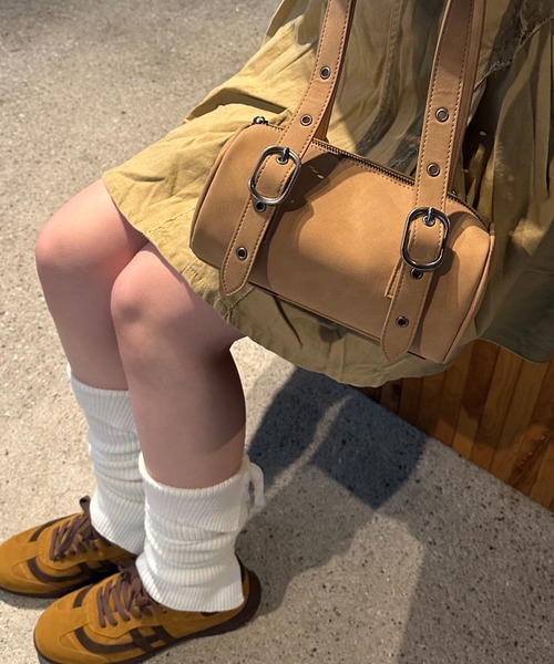 FOREVER 21（フォーエバー トゥエンティーワン）の「【2025SS】フェイクスエードベルトバッグ（ボストンバッグ・レディース・モカ・FREE）」の6枚目の写真