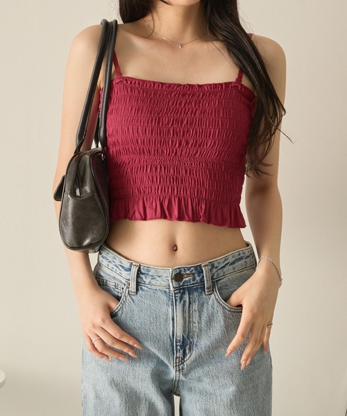 NuNuNa(ヌヌナ)の「【NuNuNa】カップ付き 2WAYシャーリング キャミソール(キャミソール・レディース・カーキ/ブラック/レッド/ブラウン/グレー/オフホワイト・FREE)」の20枚目の写真