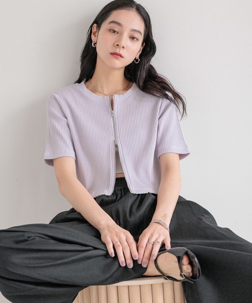 LOWRYS FARM(ローリーズファーム)の「WZIPリブカーディガンSS 498290(カーディガン/ボレロ・レディース・パープル/チャコールグレー/アイボリー/ブラウン・SHORT/LONG)」の4枚目の写真