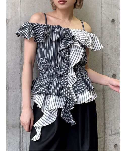 MURUA（ムルーア）の「カスケードスウィッチングフリルシャツ（シャツ/ブラウス・レディース・ブラック/ベージュ・FREE）」の2枚目の写真